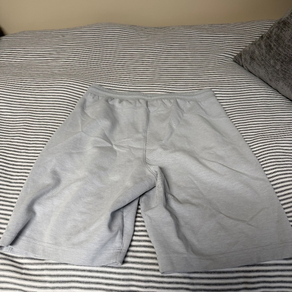 Men's Old Navy Active Draw String Shorts. - Picture 2 of 3